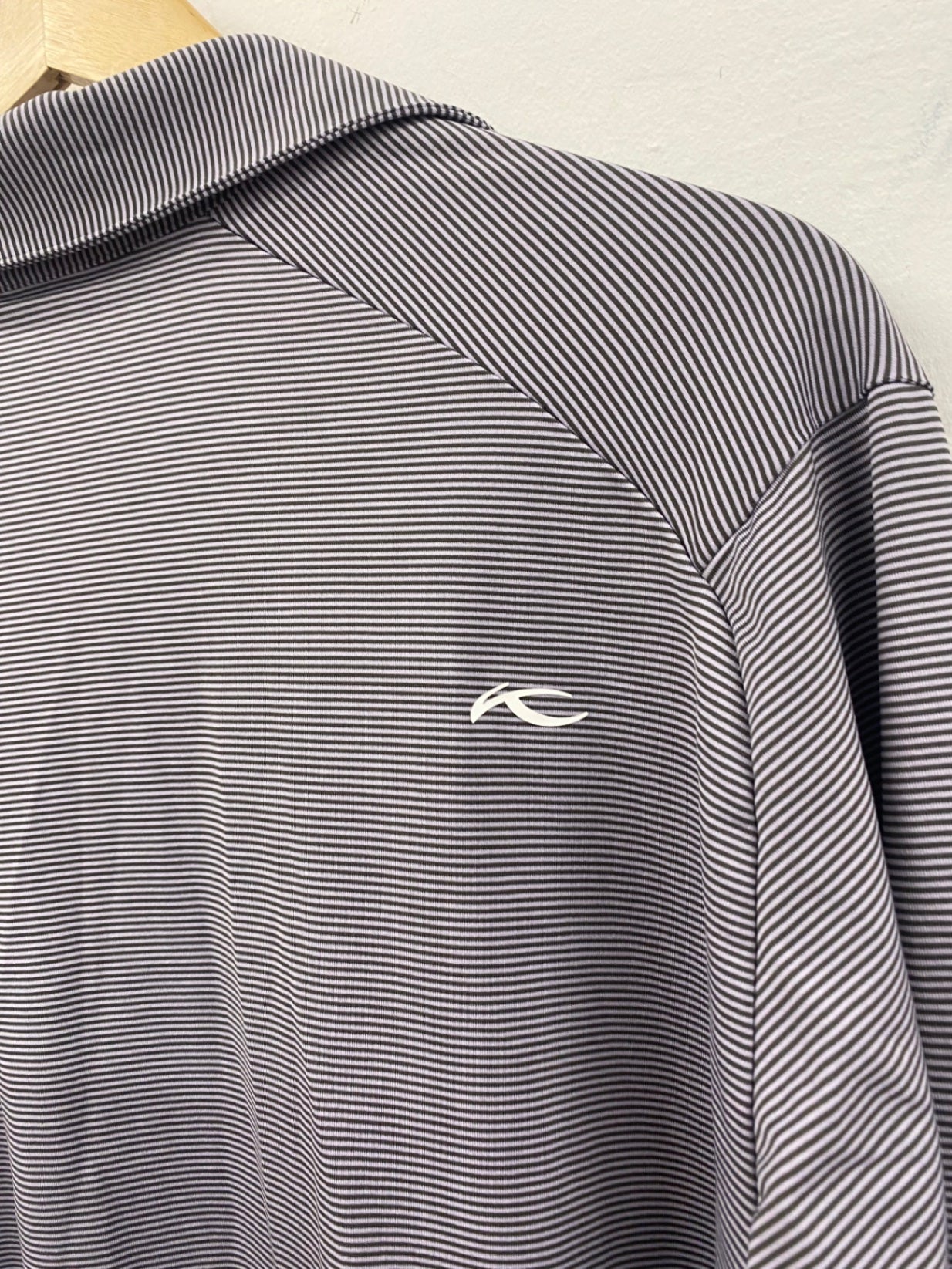 Fabulous KJUS Golf Shirt XL Gray lilac stripe Comfort fit ES609