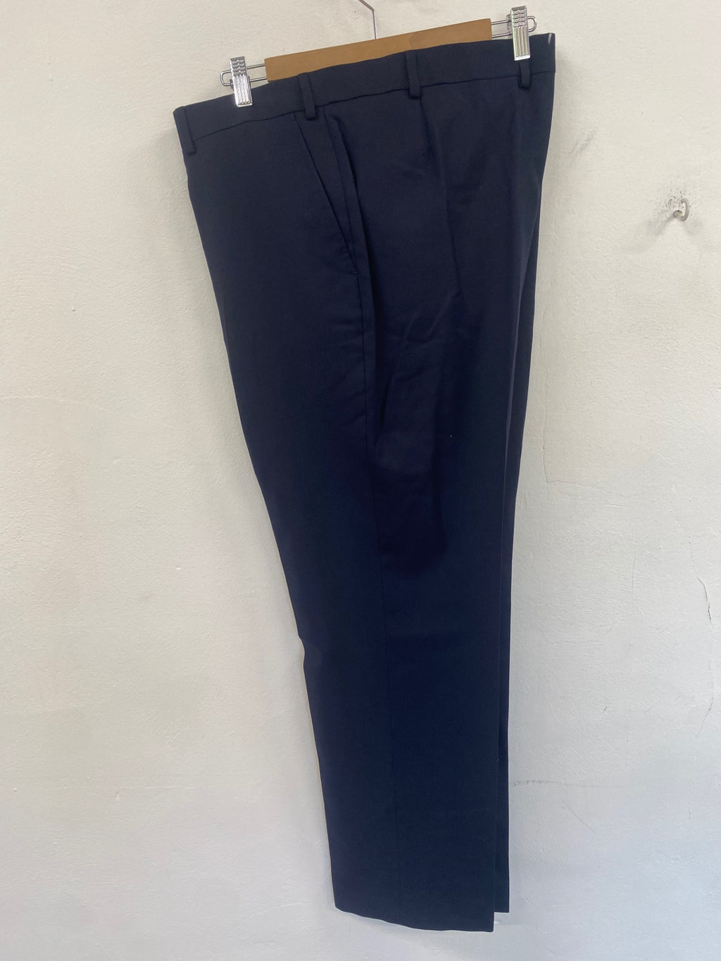Fabulous Charles Tyrwhitt Suit 48R Navy classic fit Super 110s wool ES609