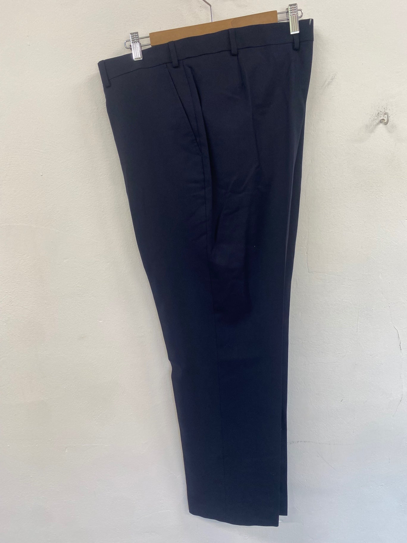 Fabulous Charles Tyrwhitt Suit 48R Navy classic fit Super 110s wool ES609