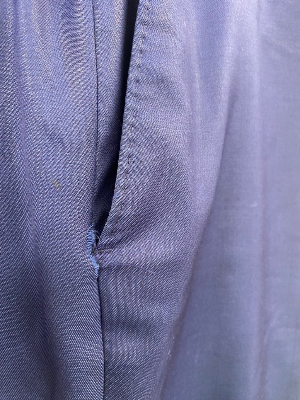 Fabulous Baumler Reda pure new wool Suit 46S Blue ES609