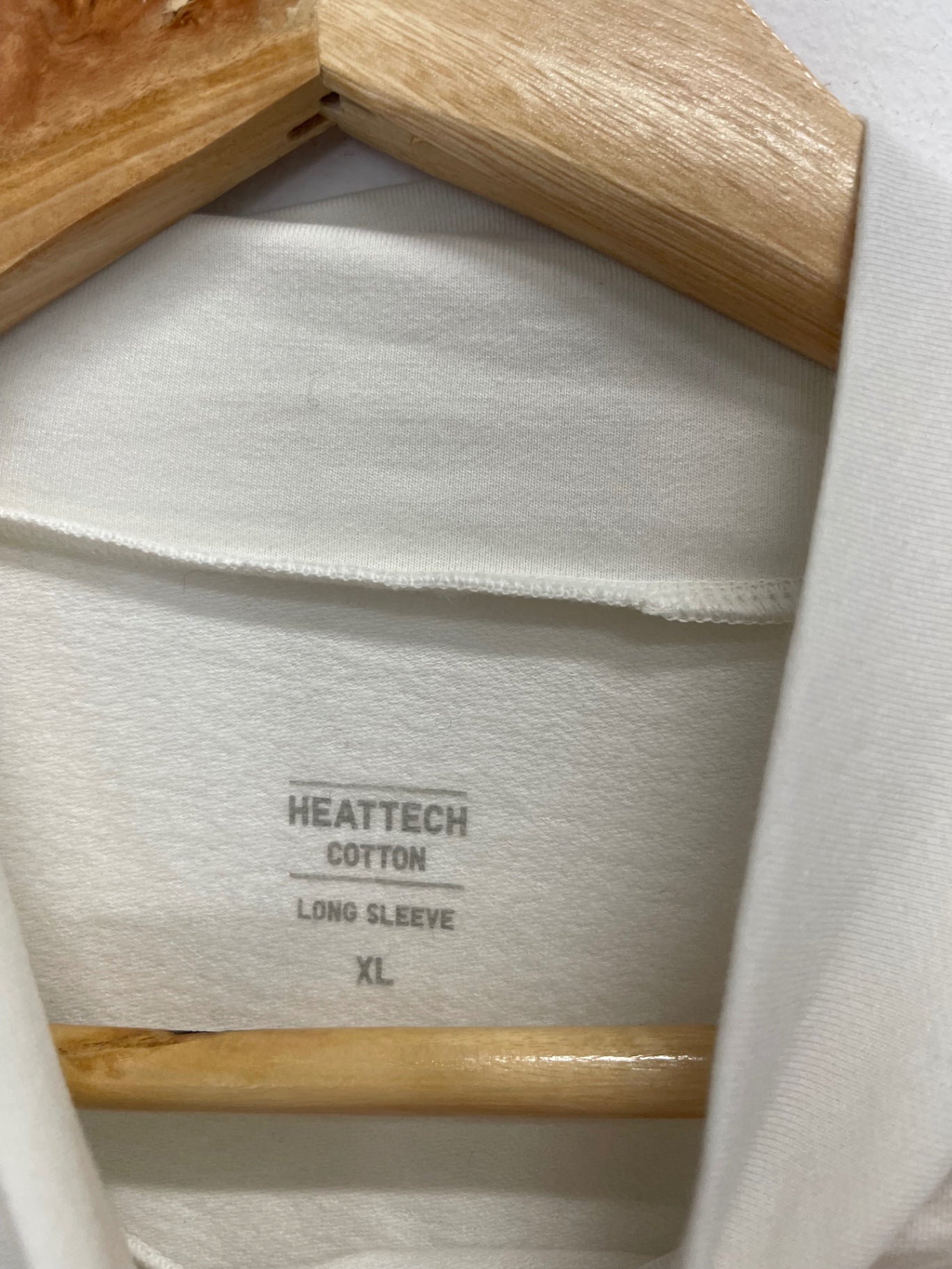 Fabulous UNIQLO Long sleeve heat tech thermal top XL Cream/Off-white ES609
