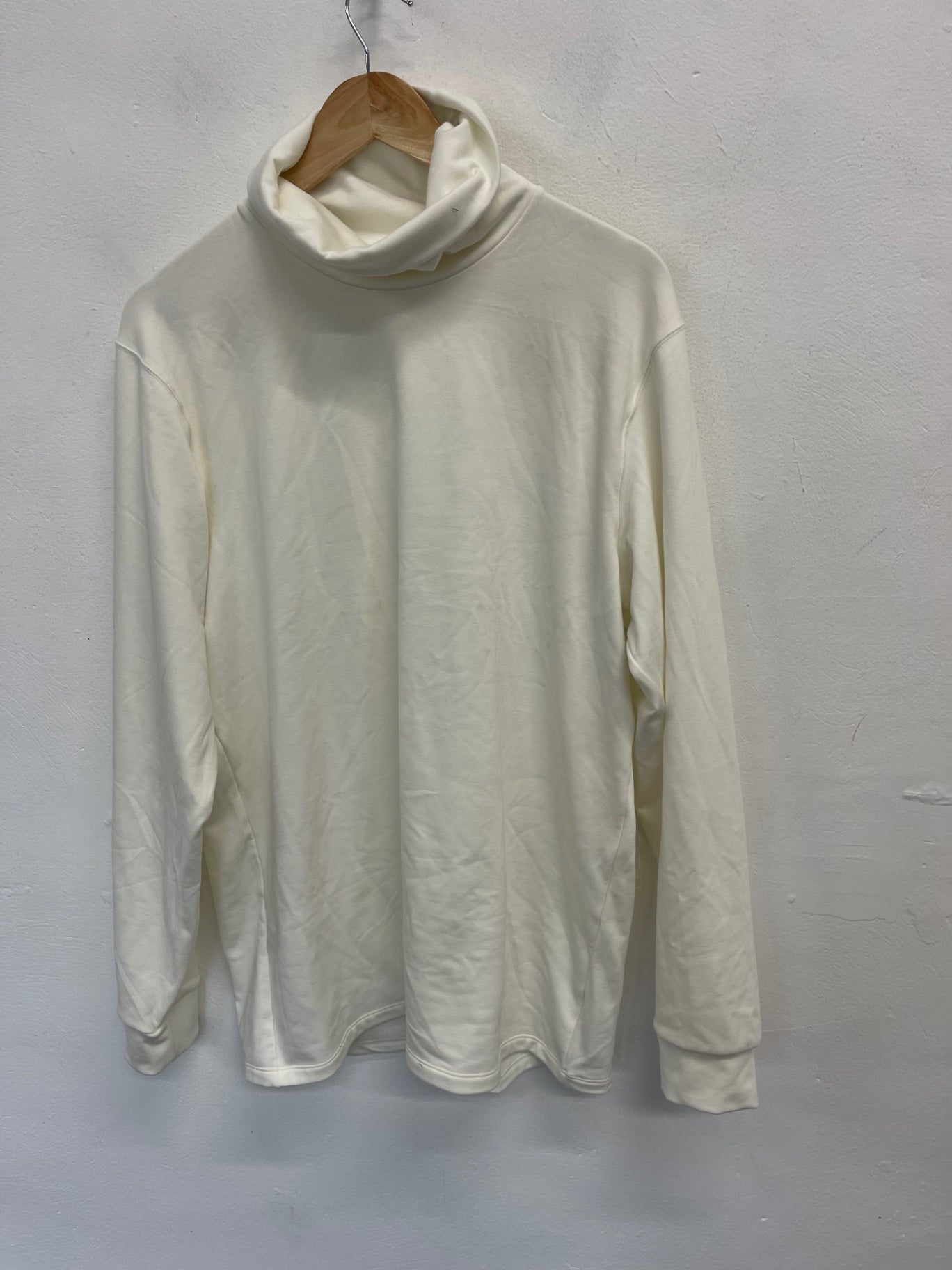 Fabulous Uniqlo Long sleeve ultra thermal heat top UK XL Cream ES609