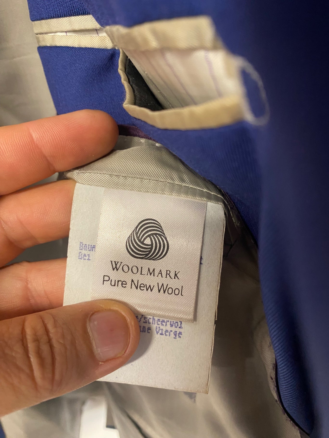 Fabulous Baumler Reda pure new wool Suit 46S Blue ES609
