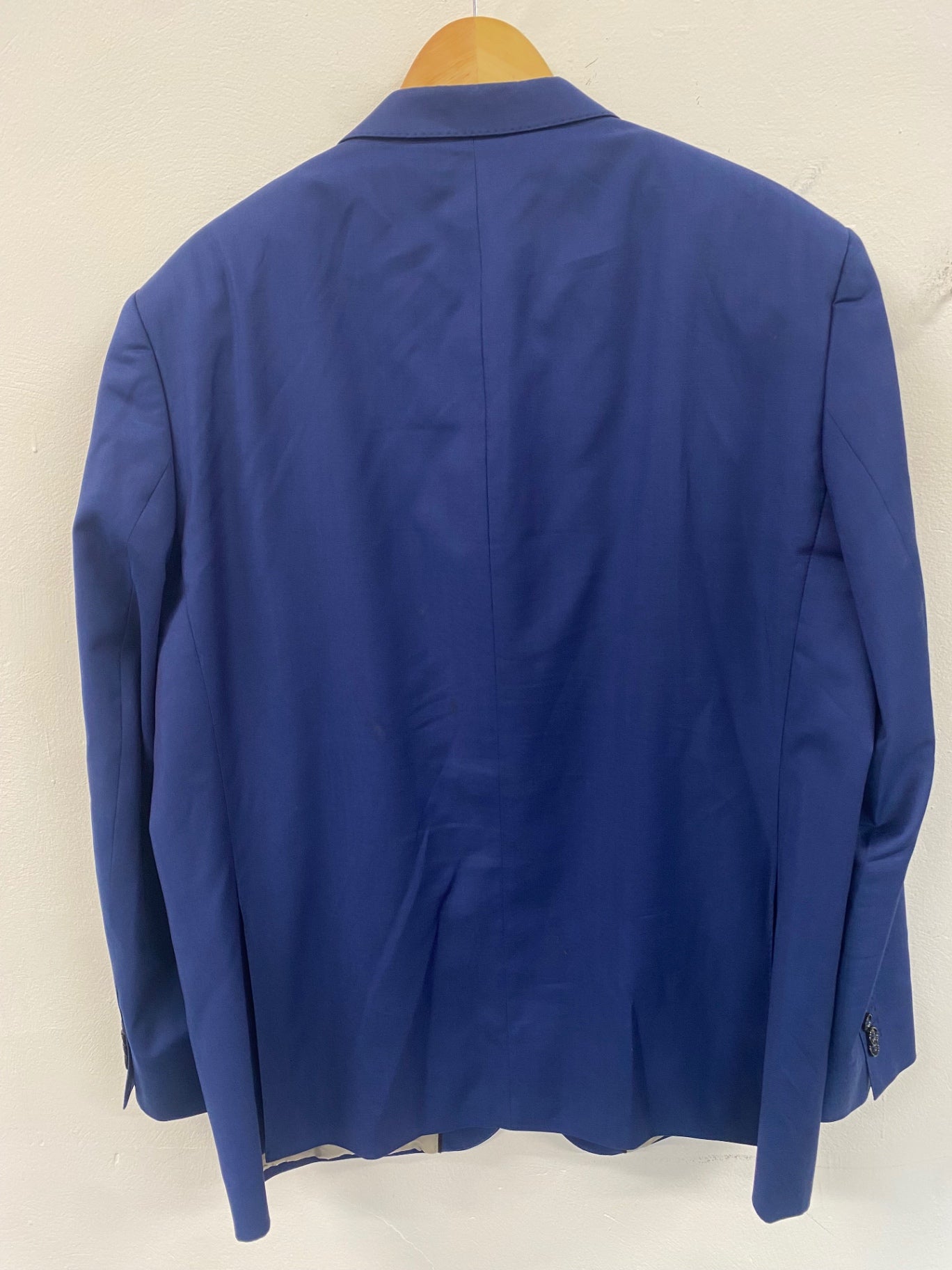 Fabulous Baumler Reda pure new wool Suit 46S Blue ES609