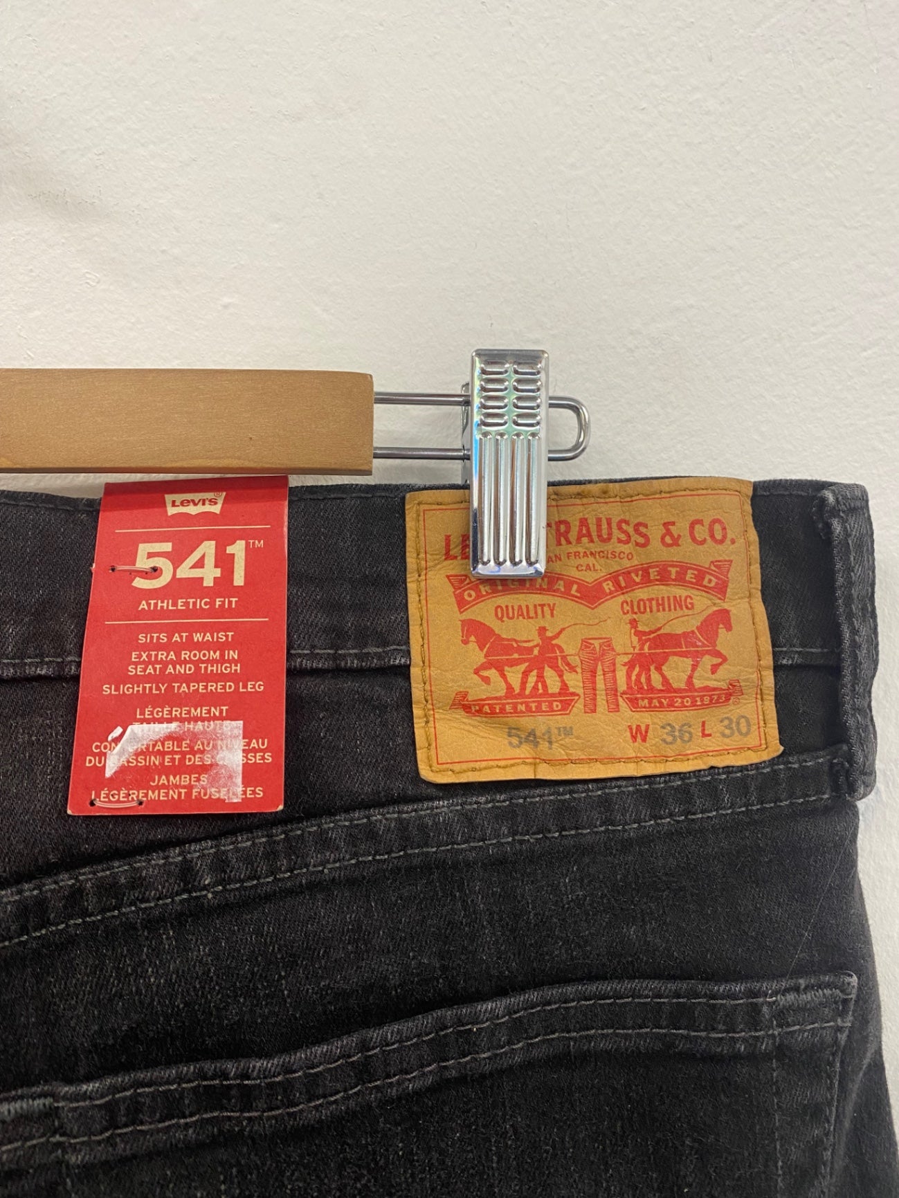 Classic Levi's 541 Athletic fit Jeans 36x30 Black 36S ES609