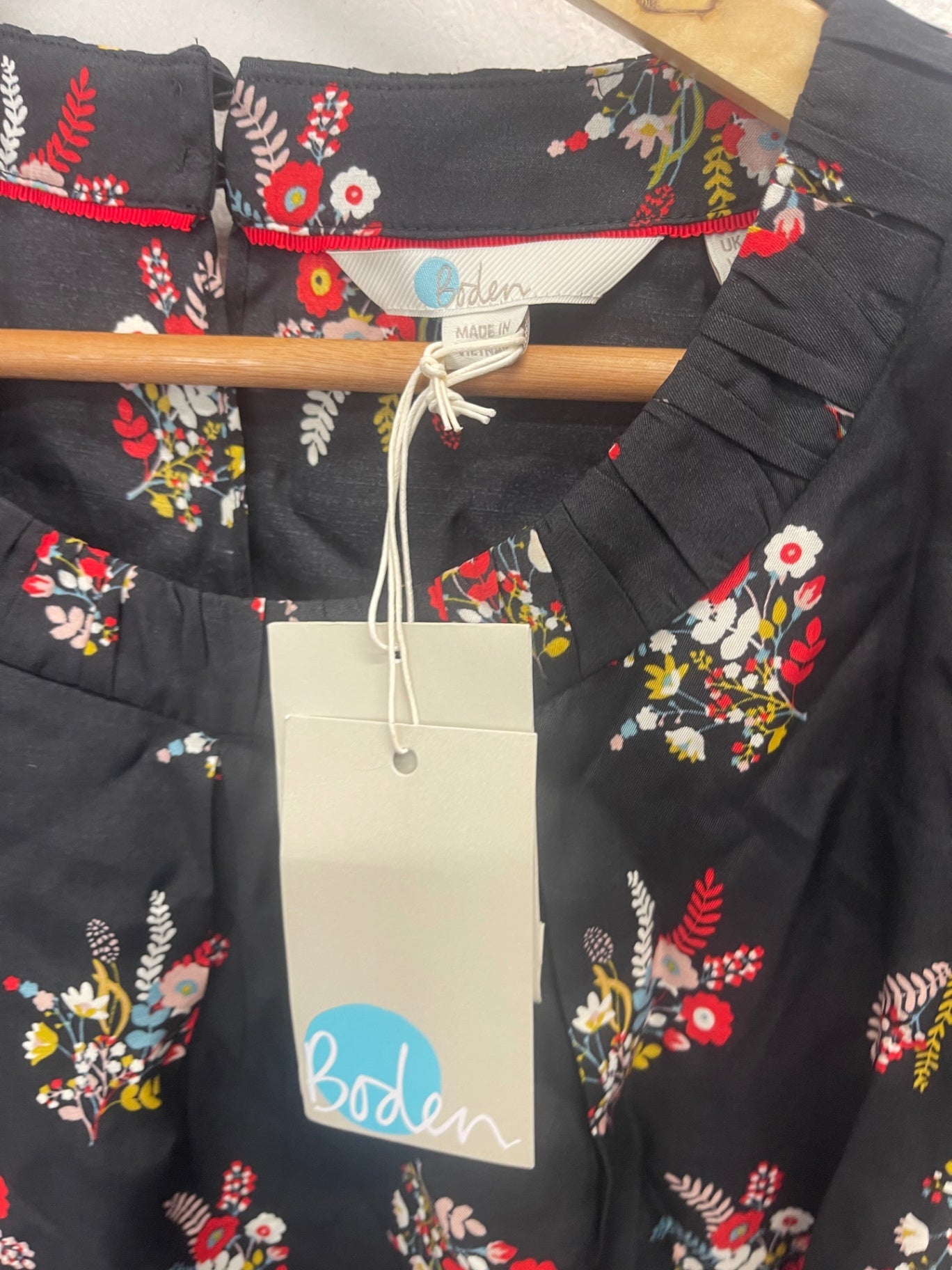 Fabulous Boden oriental silk blend Blouse uk14 Black JG589