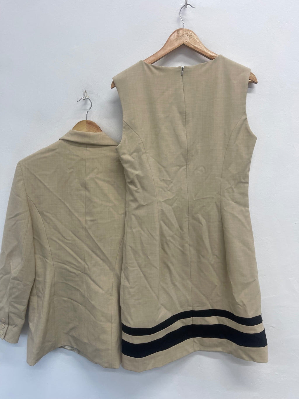 Fabulous Ronit Zilkha beige occasion formal  Suit uk14 Beige AD001