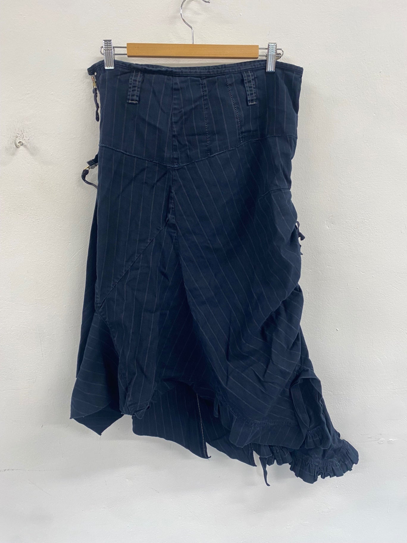 Stunning Marithe Francois Girbaud vintage asymmetric skirt Kilt Y2K UK10 29” pinstripe navy KW605