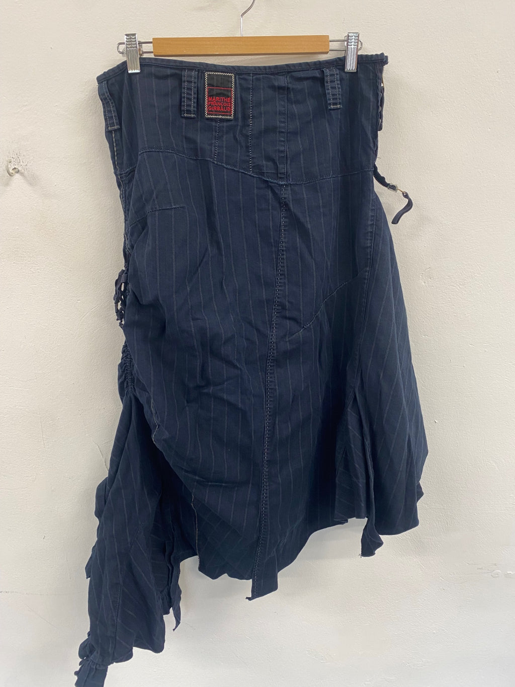 Stunning Marithe Francois Girbaud vintage asymmetric skirt Kilt Y2K UK10 29” pinstripe navy KW605