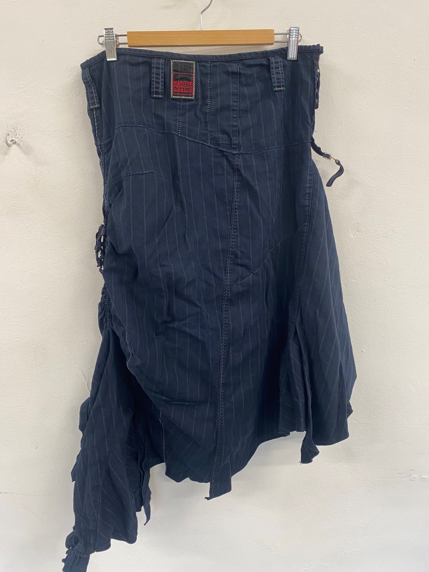 Stunning Marithe Francois Girbaud vintage asymmetric skirt Kilt Y2K UK10 29” pinstripe navy KW605