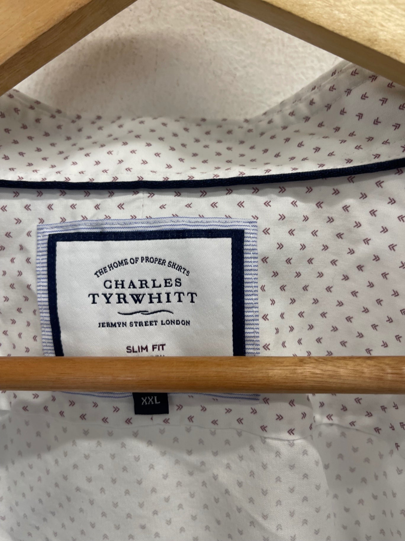 Fabulous Charles Tyrwhitt Shirt UK XXL White & burgundy ES609
