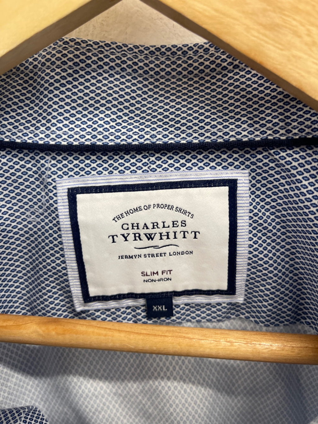 Fabulous Charles Tyrwhitt diamond Shirt UK XXL Blue & White ES609