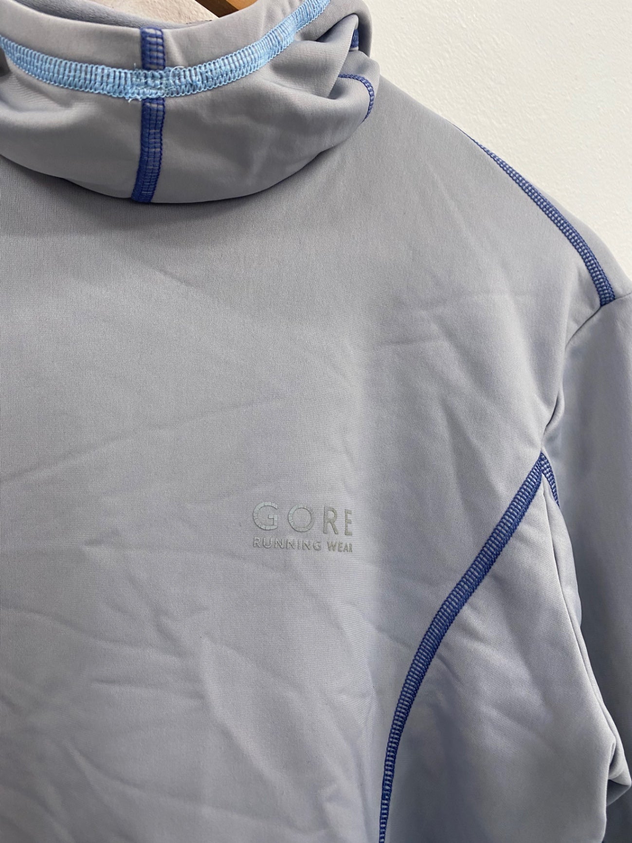 Fabulous GORE running Light grey top built in mitts gym UK12-14 FK608