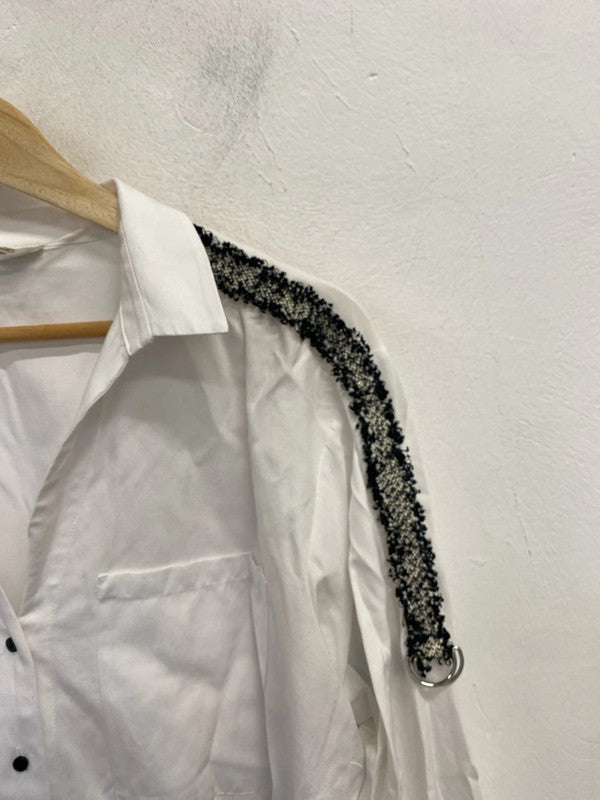 Lovely Zara basic white shirt wi the grey textured shoulder buckle UK M LB005