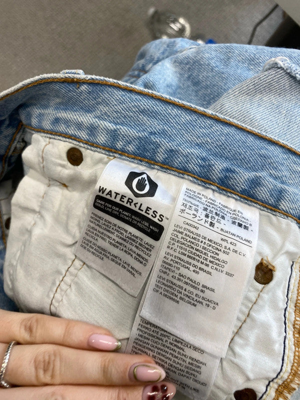Stunning Levi’s denim shorts summer vibe UK W 30 ED001