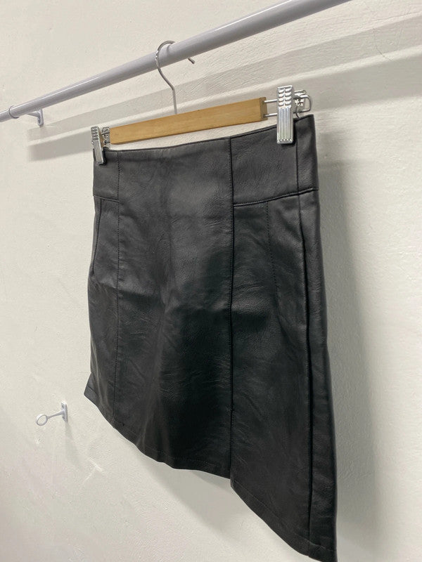 Super Cute Topshop Mini Faux leather skirt UK6 SD002