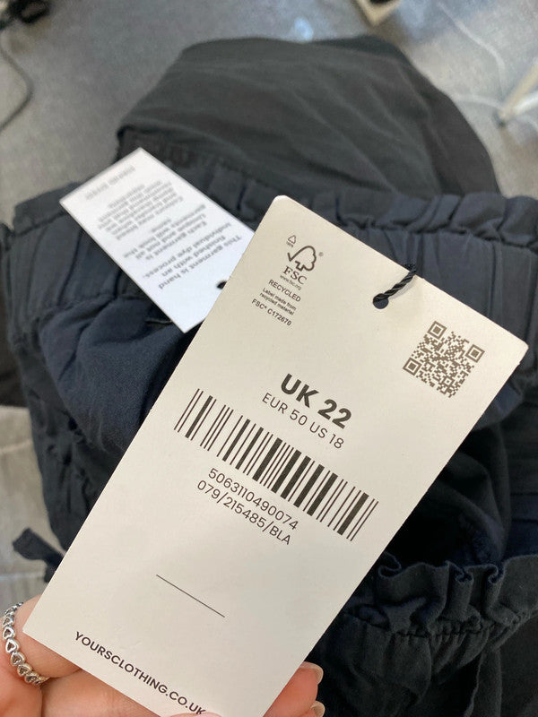 Lovely limited collection black cargo shorts UK 22 RM002