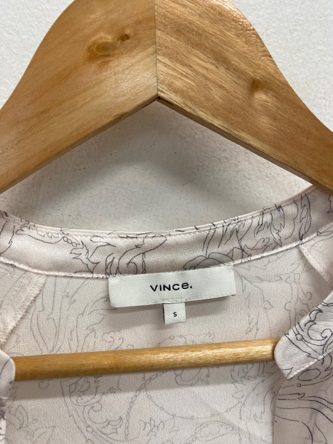Stunning Vince Blouse satin UK 8-10 White grey floral SO560