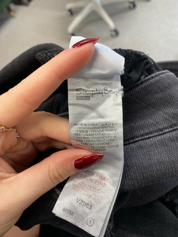 Gorgeous black washed simply be fern distressed denim shorts UK 14 LB010