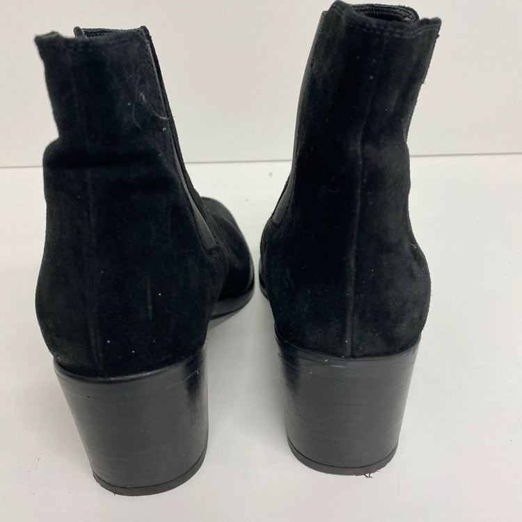 Fabulous Clark’s Womens Black suede ankle boots UK6 D Chelsea JR001