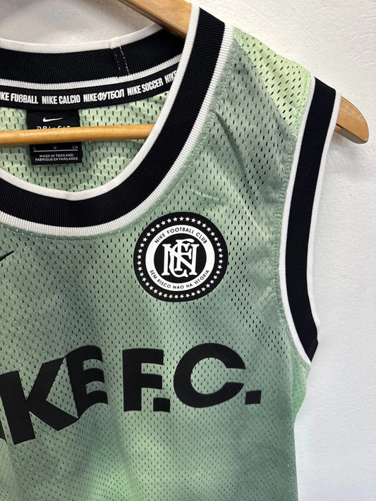 Nike FC training sleeveless vest green distressed S NC001