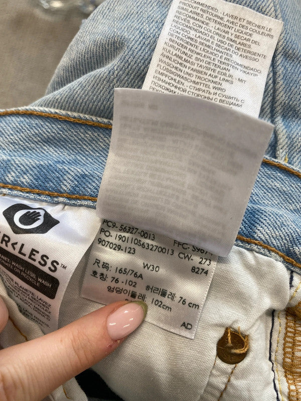 Stunning Levi’s denim shorts summer vibe UK W 30 ED001