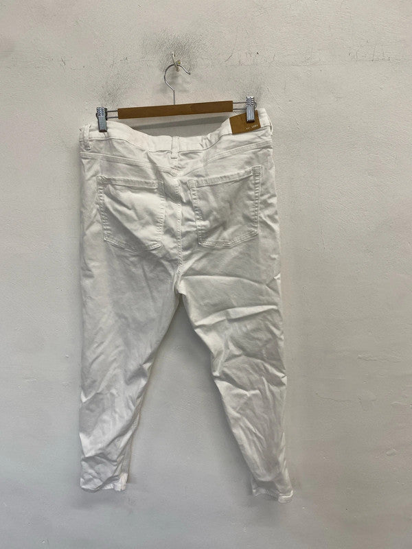 Lovely m&s the Ivy white skinny jeans UK 18 KN002