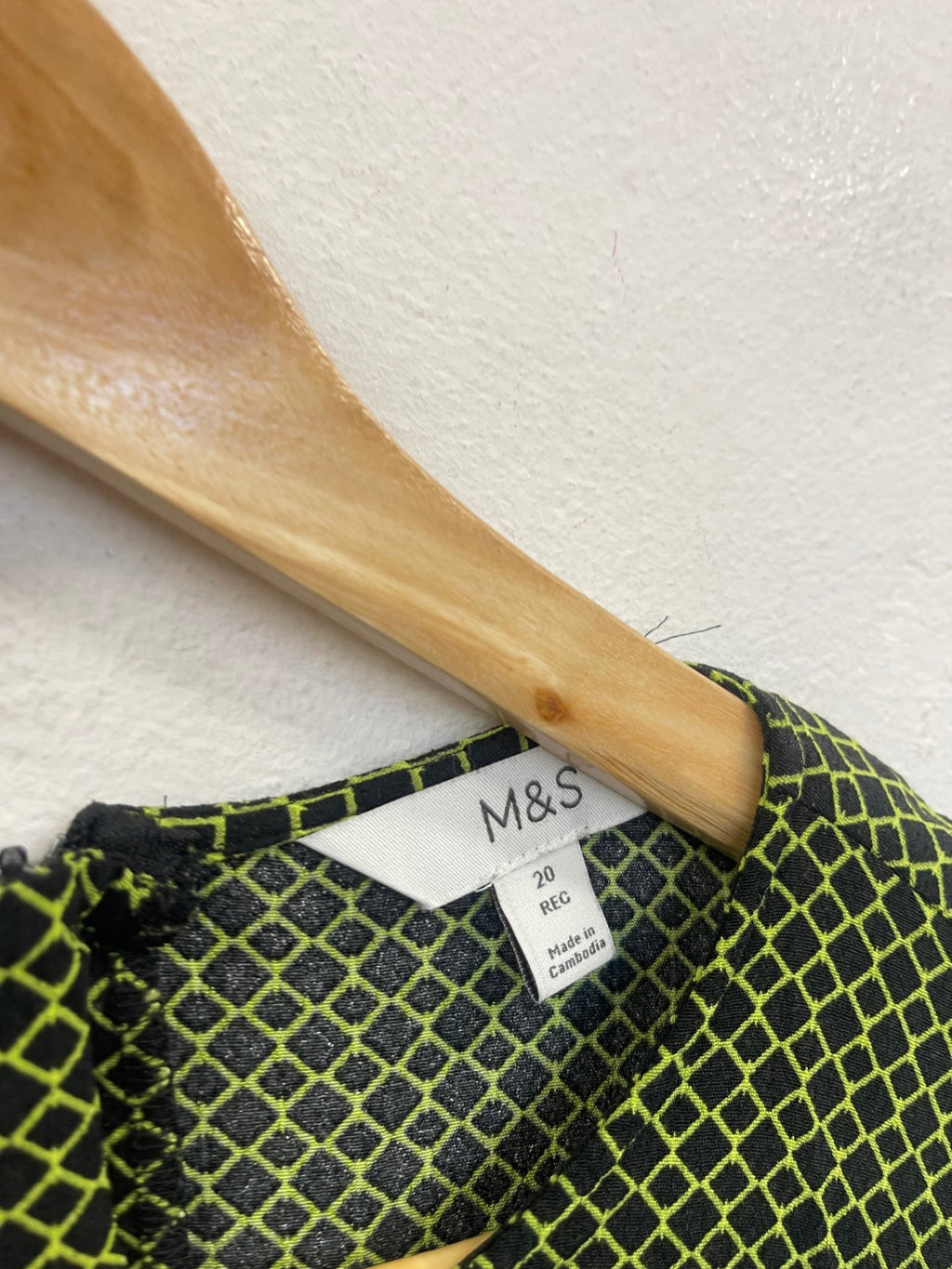 Fabulous M&S round neck geometric Dress UK20 Green RM531