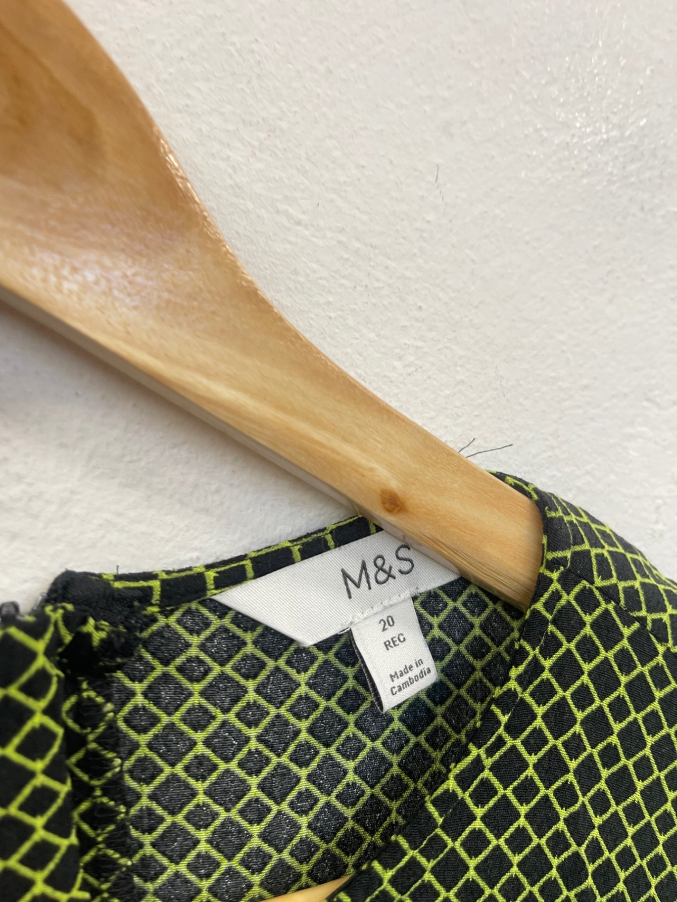 Fabulous M&S round neck geometric Dress UK20 Green RM531