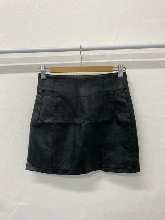 Super Cute Topshop Mini Faux leather skirt UK6 SD002