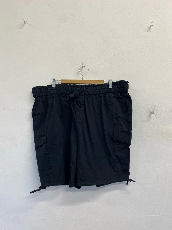 Lovely limited collection black cargo shorts UK 22 RM002
