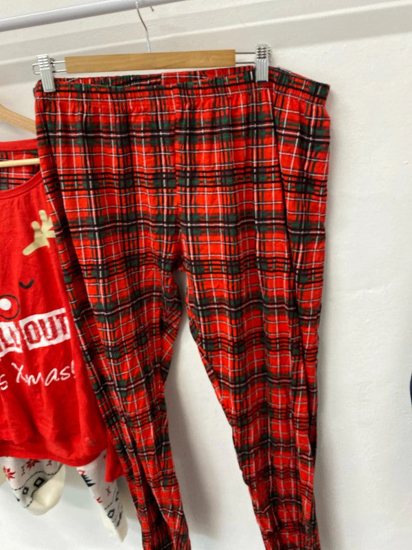 Fabulous Christmas Bundle of Pyjamas & jumper Uk20-22 #7 RG021