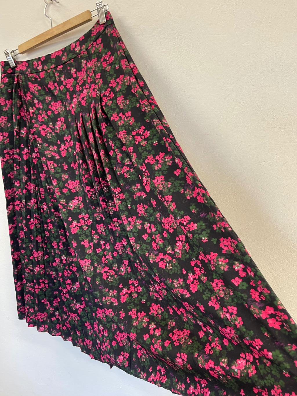 Fabulous Oliver Bonas pleated floral midi Skirt Uk10 Black & Pink Country garden KC528