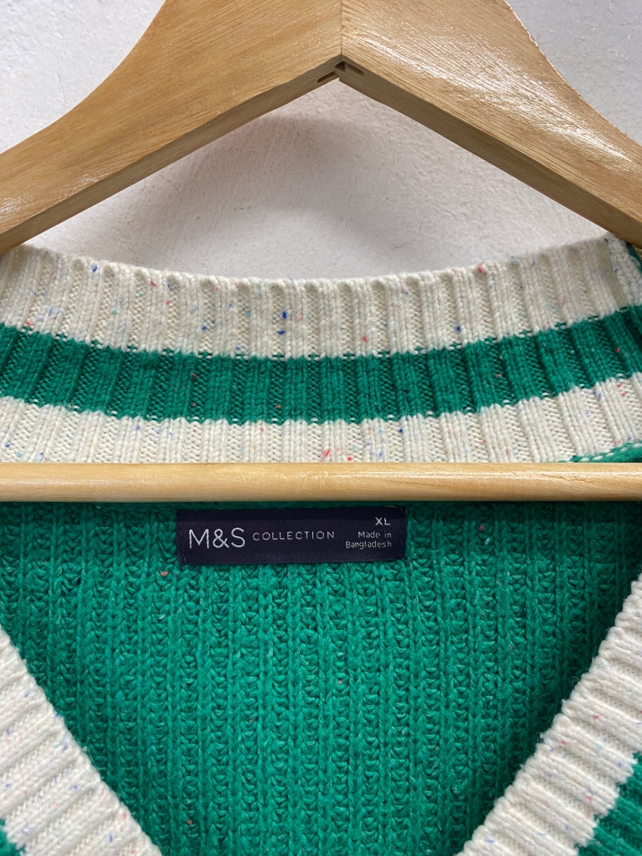 Stunning Marks and Spencer v neck Sweater UK 16 Green knitted DM561