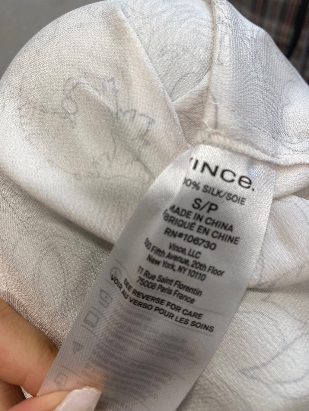 Stunning Vince Blouse satin UK 8-10 White grey floral SO560
