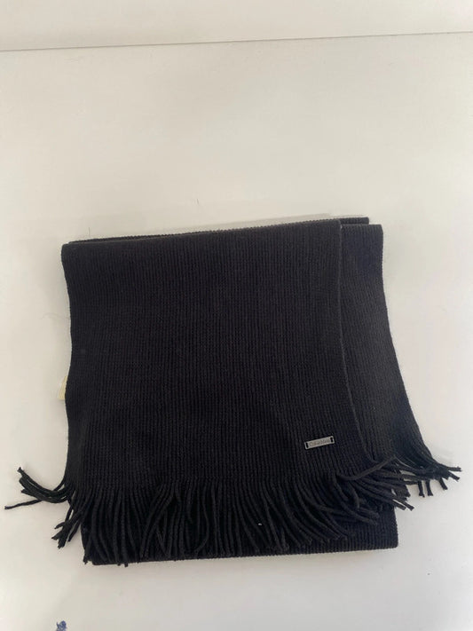 Classic Calvin Klein black scarf ribbed GW001
