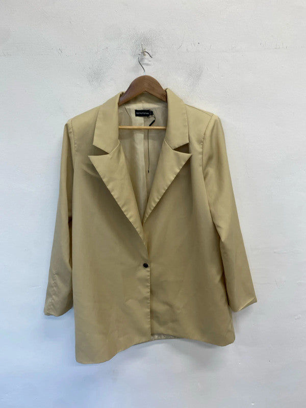 Stunning pretty little thing beige oversized blazer UK 14 PJ001
