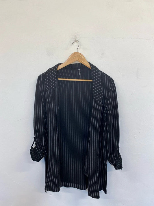 Stradivarius Stylish Black & White Pinstripe Cardigan Size L LD003