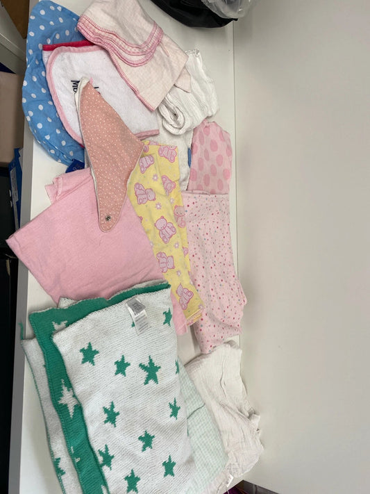 Fabulous Bundle of Baby blankets & bath care bibs etc John Lewis F&F #16 AL002