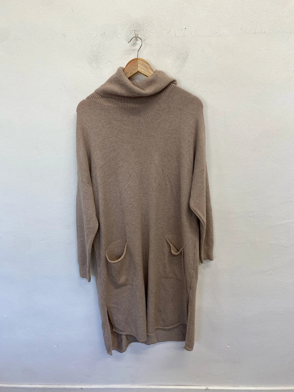 Lovely made in Italy beige roll neck pocket knit dress UK 12-14 KM005