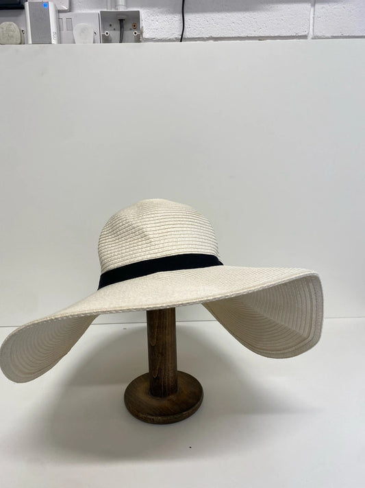 Fabulous sun hat by Reserved one size super classy statement AL002