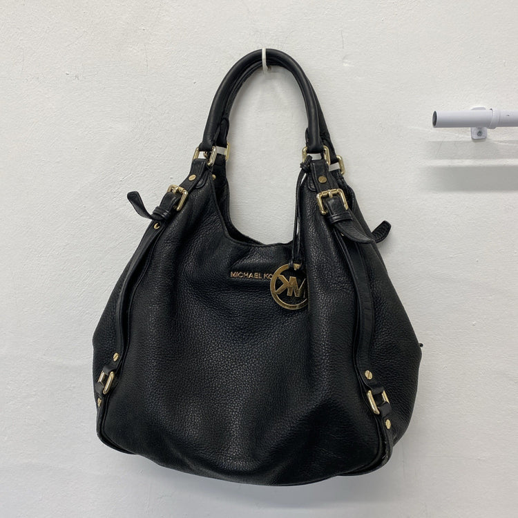 Michael Kors Bedford Belted Large Leather Shoulder Handbag In black IM001