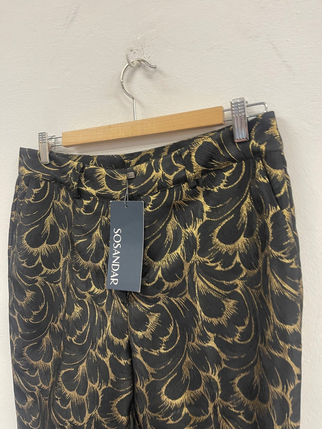 Fabulous Sosandar jacquard tapered Pants UK12 Black and Gold KC528