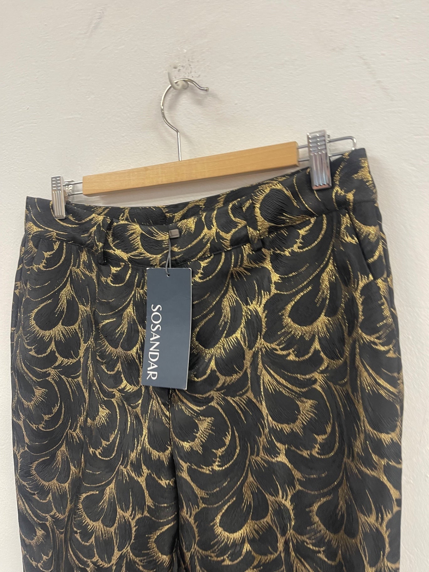 Fabulous Sosandar jacquard tapered Pants UK12 Black and Gold KC528