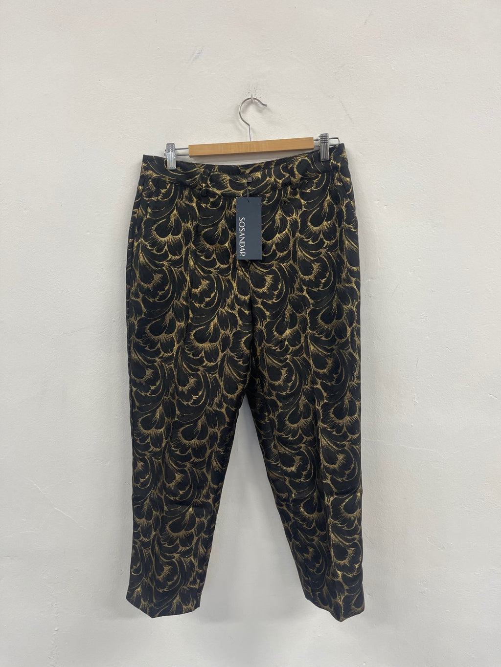 Fabulous Sosandar jacquard tapered Pants UK12 Black and Gold KC528