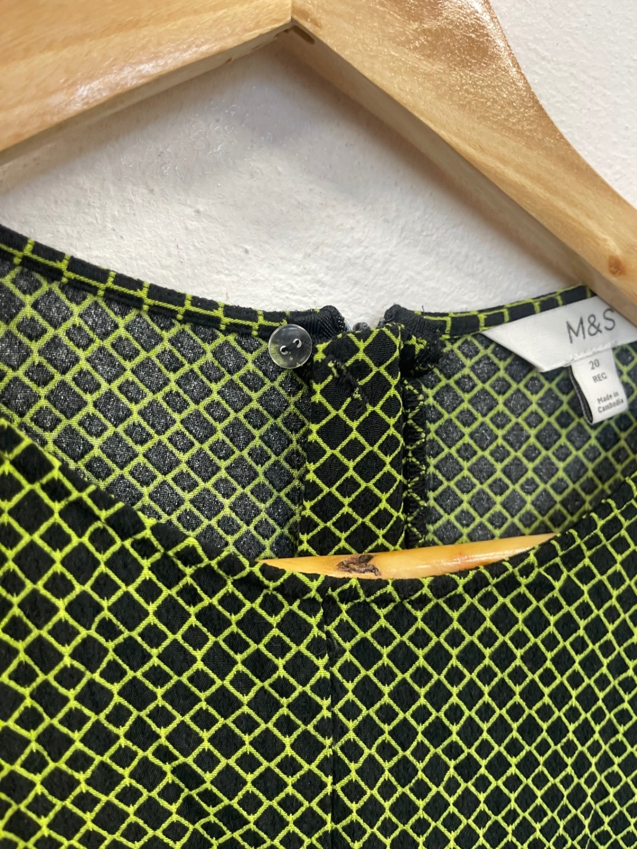 Fabulous M&S round neck geometric Dress UK20 Green RM531