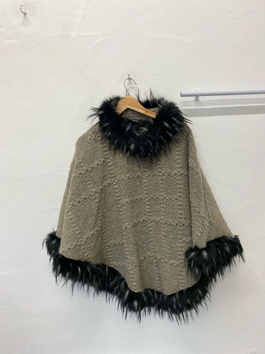 Classic knit poncho by Made In Italy one size faux fur trim occasion GK002