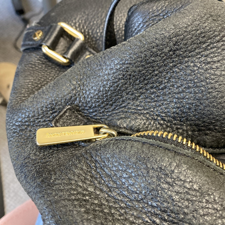 Michael Kors Bedford Belted Large Leather Shoulder Handbag In black IM001