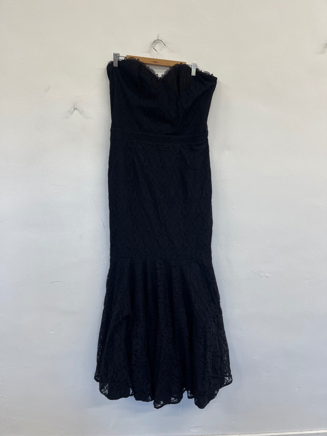 Fabulous Lipsy Vip fishtail evening Party Dress UK18 Black lace RM531