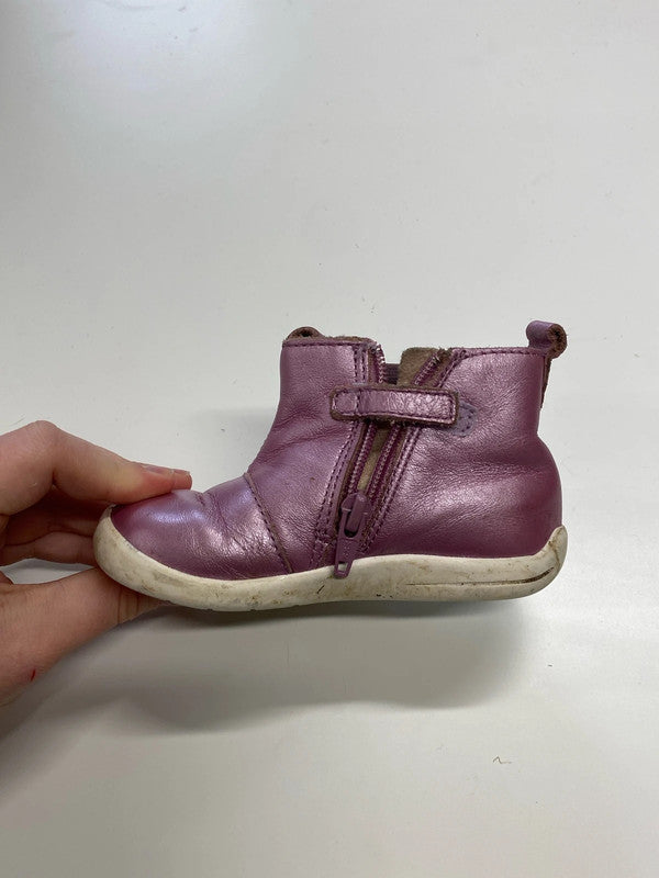 Start-Rite Adorable Purple Metallic Leather Booties Size 4 KM004